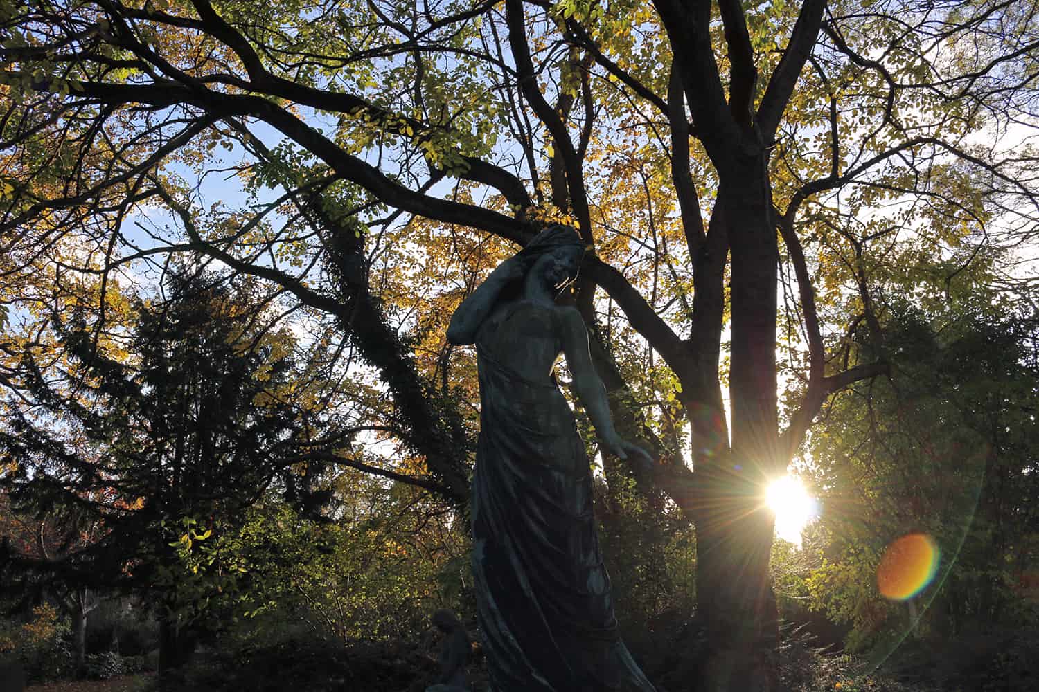 Statue in Assistens Kirkegaard, Copenhagen