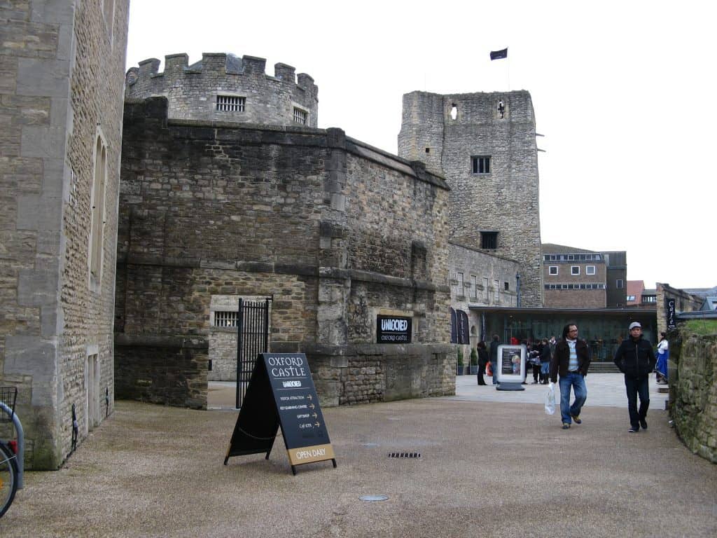 Oxford Castle. Photo credit: Shrinkin’violet (CC0) 