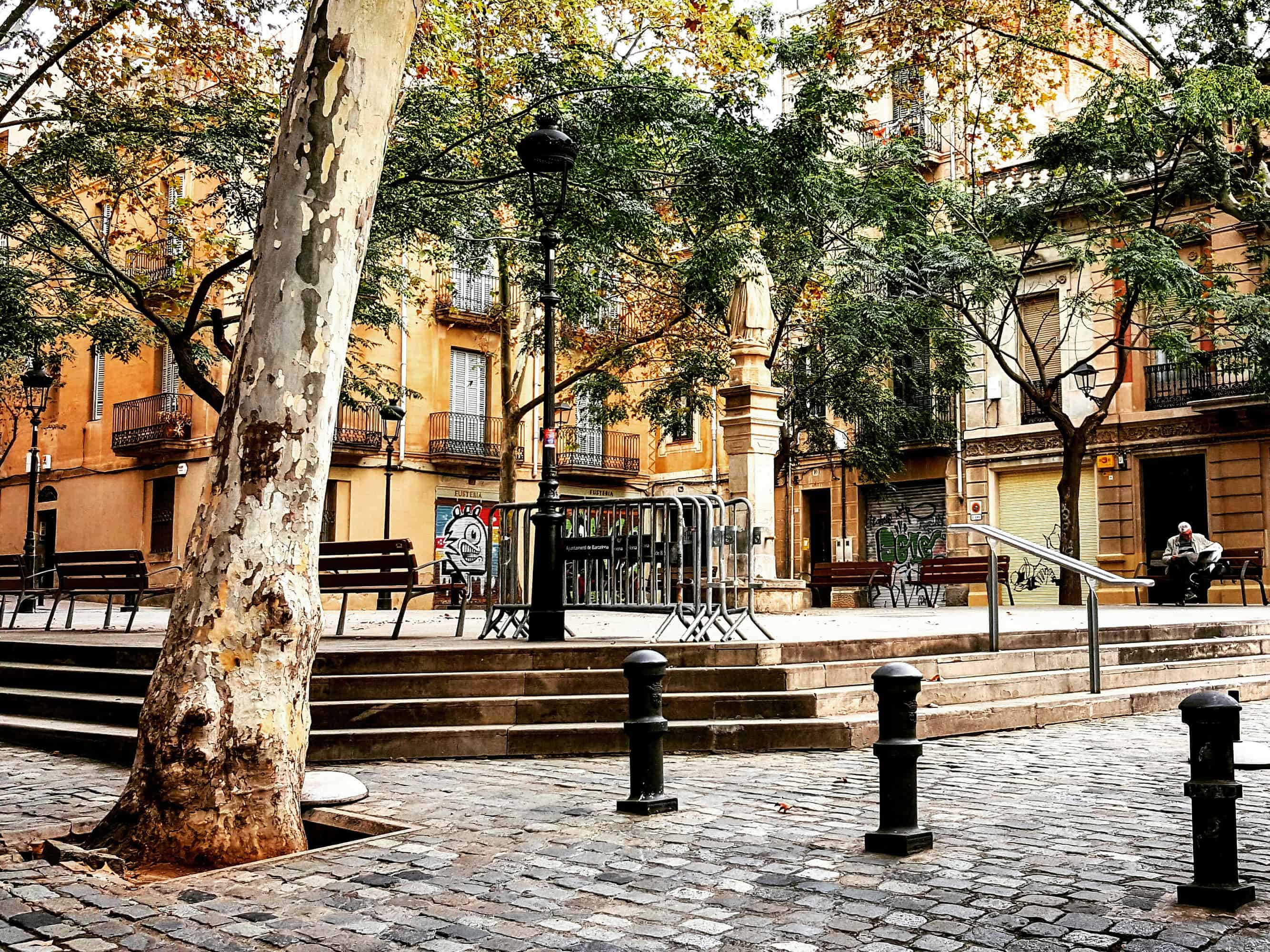 Barcelona barrios - A peaceful little square in Sarria