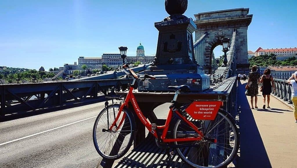 Budapest MyCityHighlight Donkey Republic bike Chain bridge