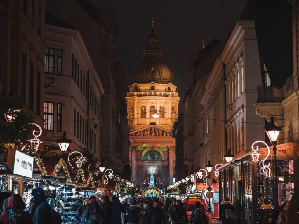 budapest-christmas-market-church