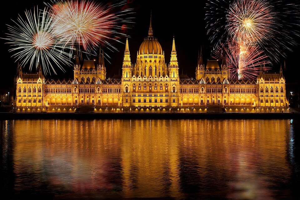 new-years-eve-budapest-parliament