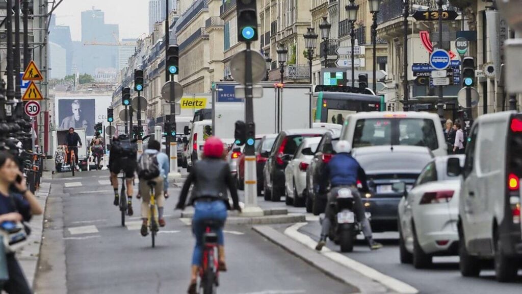traffic-jam-paris-bike-sharing