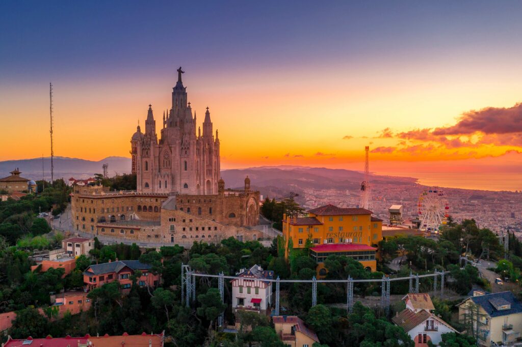 spend-evening-barcelona-park-sunset